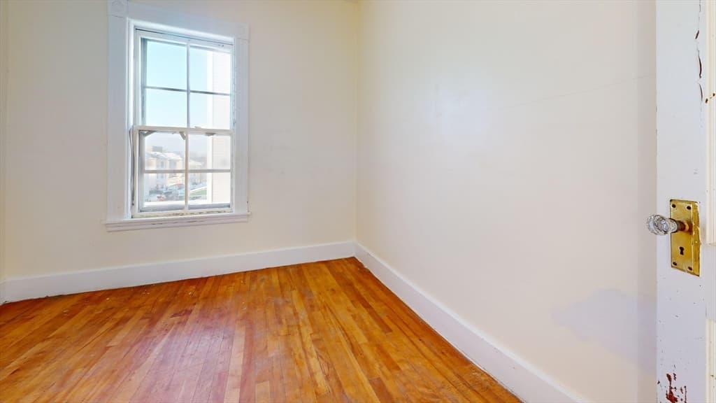 3 Family at 91 Fox St, Worcester MA 01604, photo 13 of 26