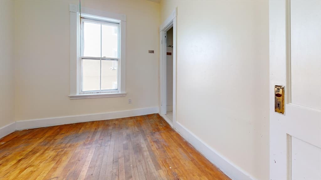 3 Family at 91 Fox St, Worcester MA 01604, photo 17 of 26