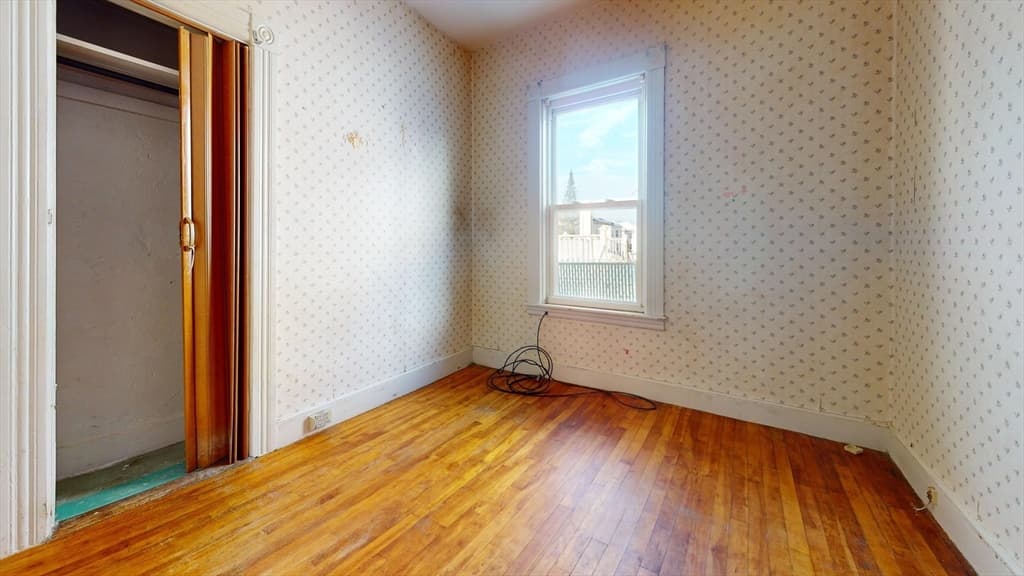 3 Family at 91 Fox St, Worcester MA 01604, photo 5 of 26
