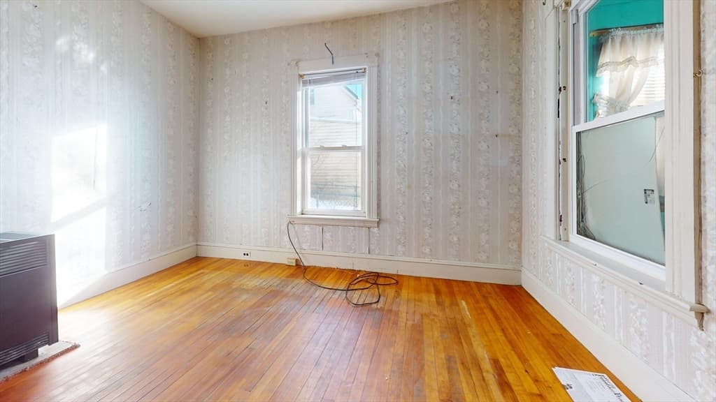 3 Family at 91 Fox St, Worcester MA 01604, photo 10 of 26