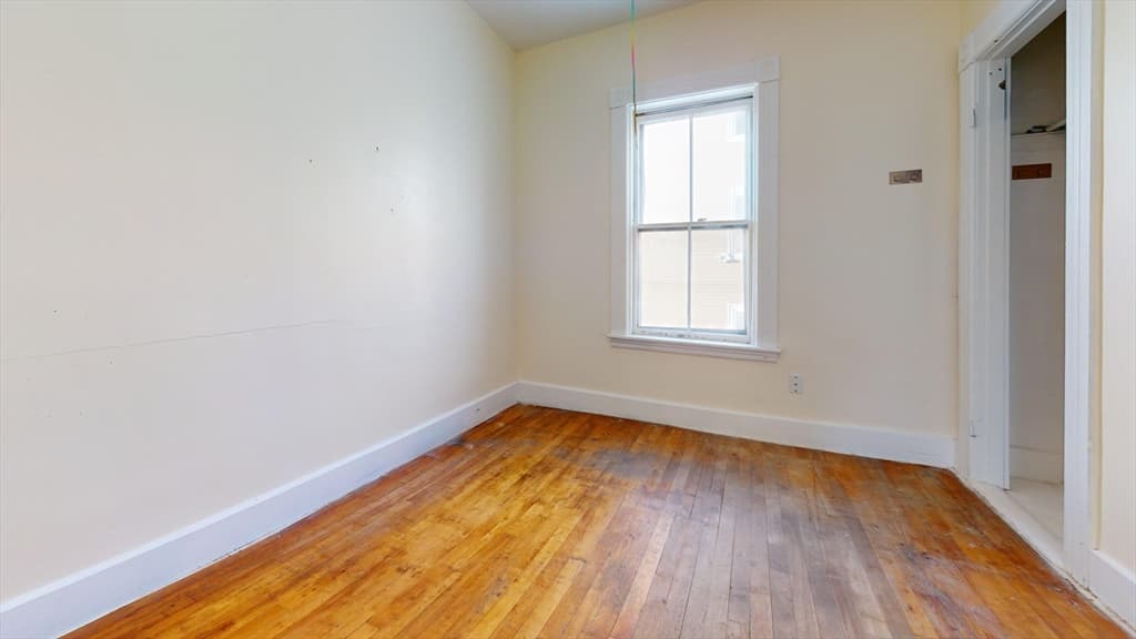 3 Family at 91 Fox St, Worcester MA 01604, photo 19 of 26