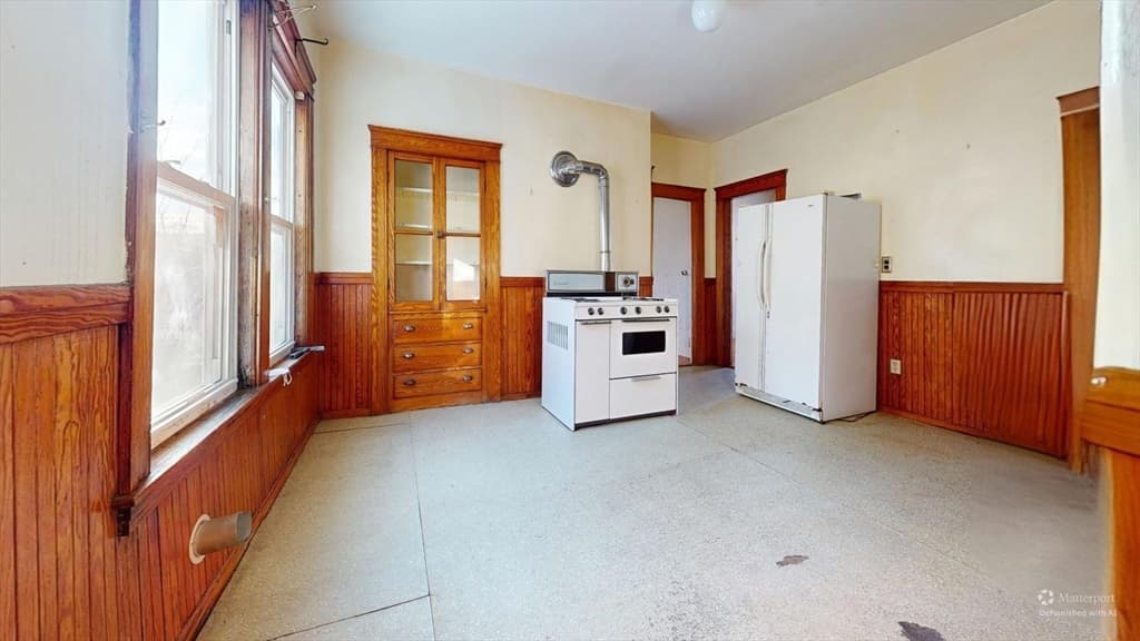 3 Family at 91 Fox St, Worcester MA 01604, photo 8 of 26