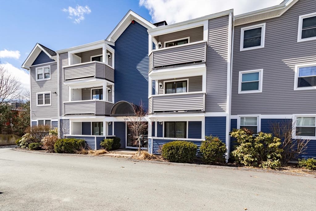 Condominium at 1210 Vfw Parkway # 11, Boston MA 02132, Boston, photo 34 of 36