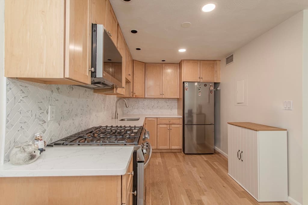 Condominium at 1210 Vfw Parkway # 11, Boston MA 02132, Boston, photo 4 of 36