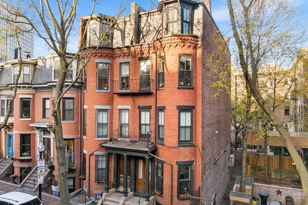 Condominium at 1 Saint Charles St # 3, Boston MA 02116, photo 32 of 36