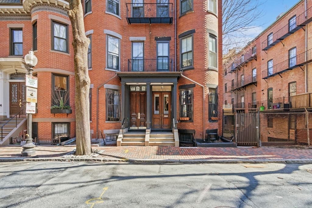 Condominium at 1 Saint Charles St # 3, Boston MA 02116, photo 30 of 36