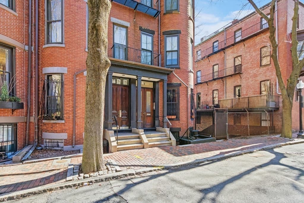 Condominium at 1 Saint Charles St # 3, Boston MA 02116, photo 31 of 36