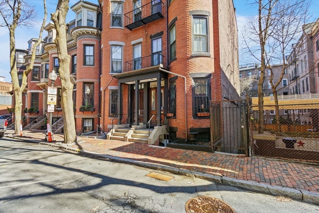 Condominium at 1 Saint Charles St # 3, Boston MA 02116, photo 29 of 36
