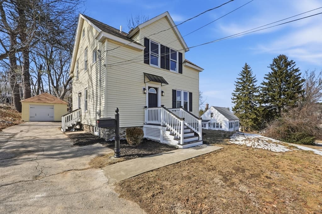 Single Family Residence at 36 Central St, Auburn MA 01501, photo 3 of 22