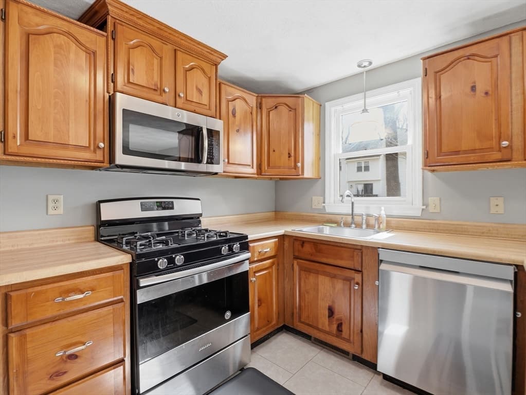 Condominium at 139 Wellman Ave # 139, Chelmsford MA 01863, photo 14 of 30