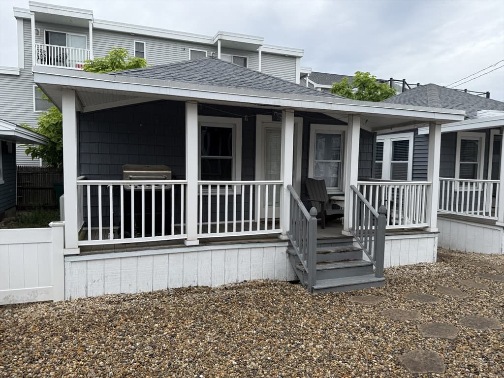 4 Family at 7 Dover Avenue, Hampton NH 03842, Hampton, photo 3 of 18