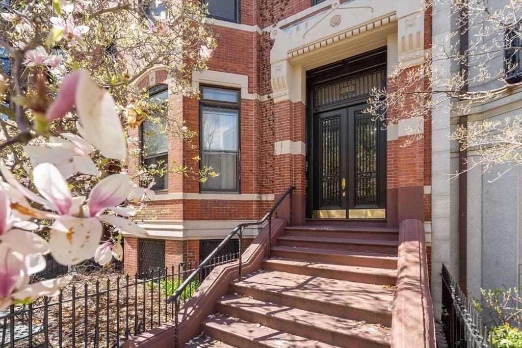 249 Commonwealth Ave, Boston MA 02116