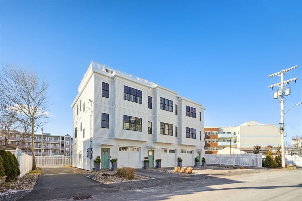 10 Berkley Rd # A, Hull MA 02045