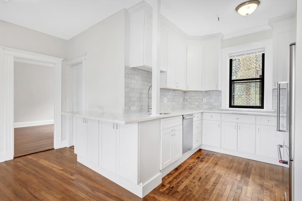 Condominium at 11 Park Dr # 22, Boston MA 02215, photo 6 of 40