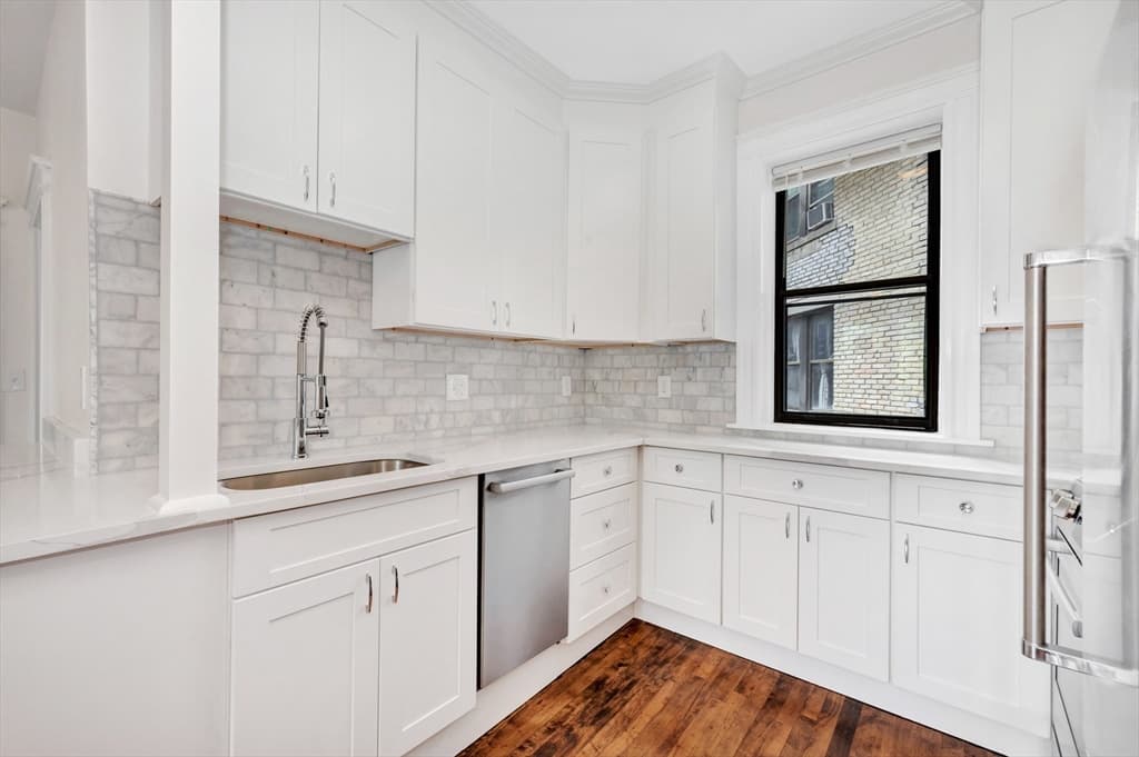 Condominium at 11 Park Dr # 22, Boston MA 02215, photo 3 of 40