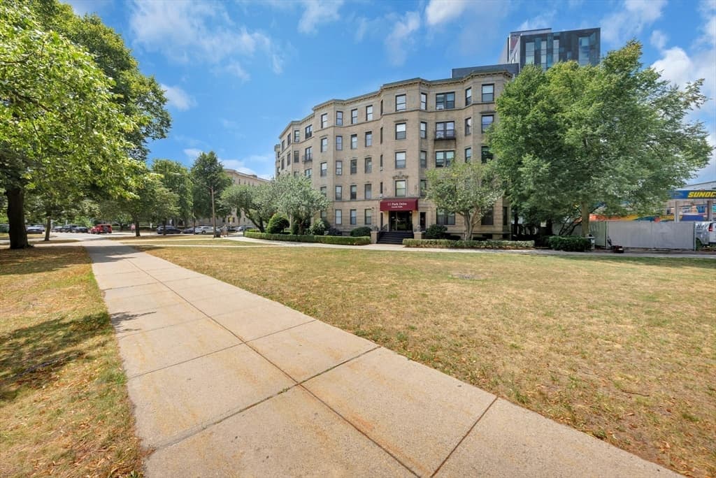 Condominium at 11 Park Dr # 22, Boston MA 02215, photo 36 of 40