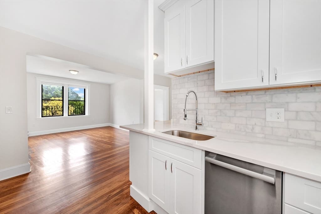 Condominium at 11 Park Dr # 22, Boston MA 02215, photo 5 of 40
