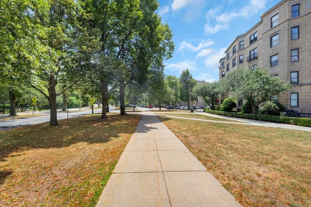 Condominium at 11 Park Dr # 22, Boston MA 02215, photo 38 of 40