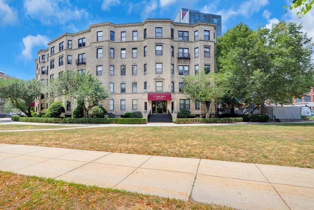 Condominium at 11 Park Dr # 22, Boston MA 02215, photo 37 of 40