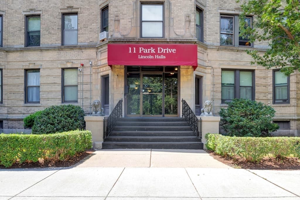Condominium at 11 Park Dr # 22, Boston MA 02215, photo 35 of 40
