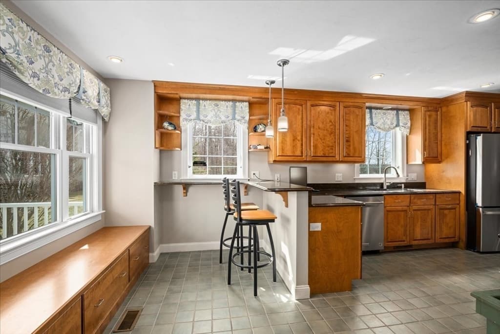 Condominium at 7 Primmett Lane # 7, Worcester MA 01609, photo 6 of 35