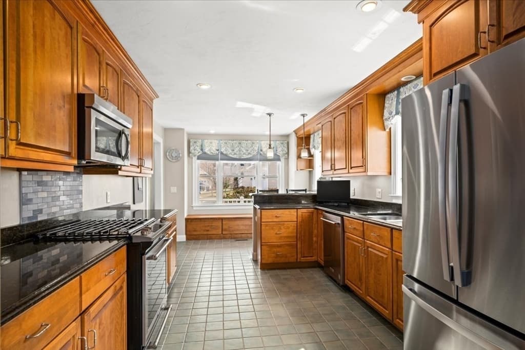 Condominium at 7 Primmett Lane # 7, Worcester MA 01609, photo 7 of 35