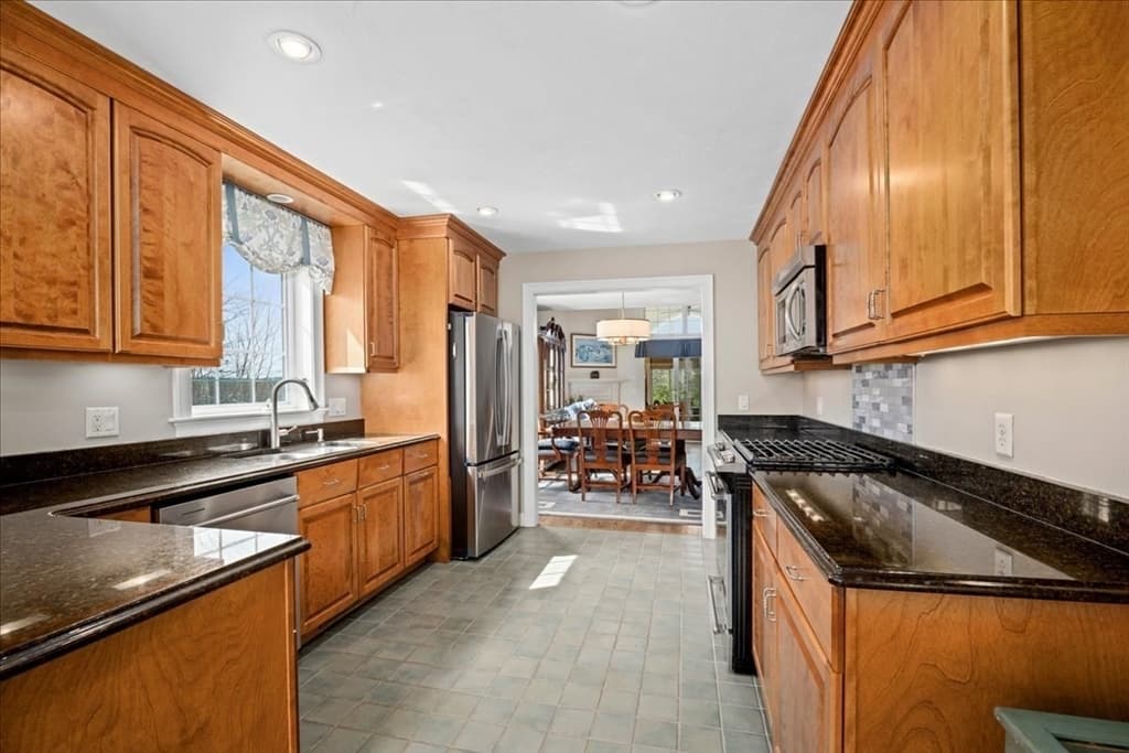 Condominium at 7 Primmett Lane # 7, Worcester MA 01609, photo 5 of 35