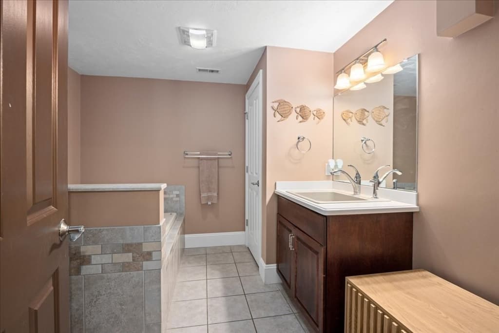 Condominium at 7 Primmett Lane # 7, Worcester MA 01609, photo 30 of 35