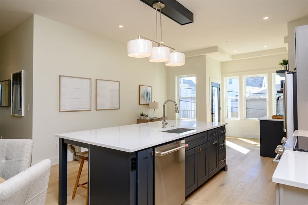 Condominium at 21 Tanglewood Road # 2, Boston MA 02124, photo 6 of 34