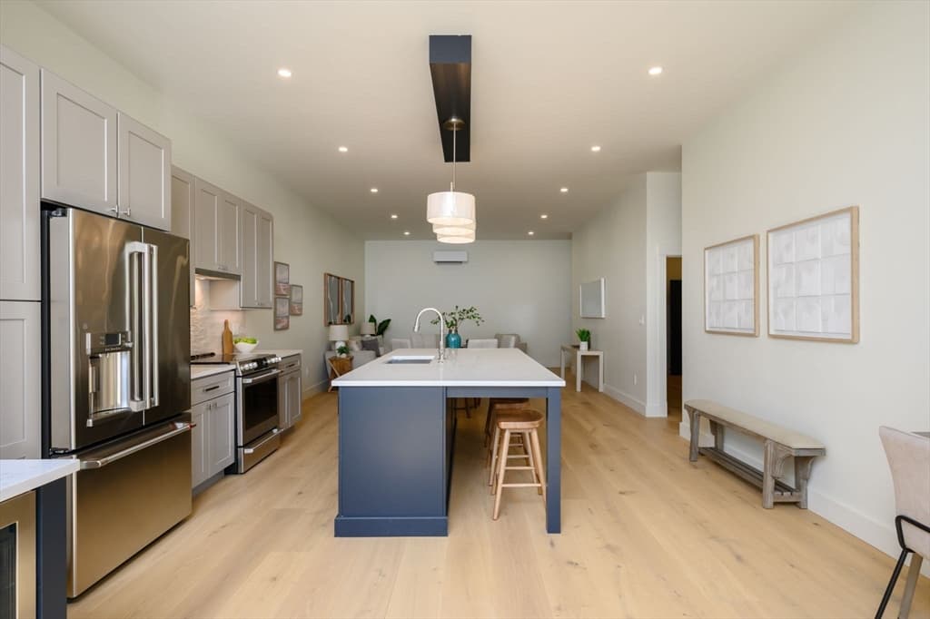 Condominium at 21 Tanglewood Road # 2, Boston MA 02124, photo 7 of 34