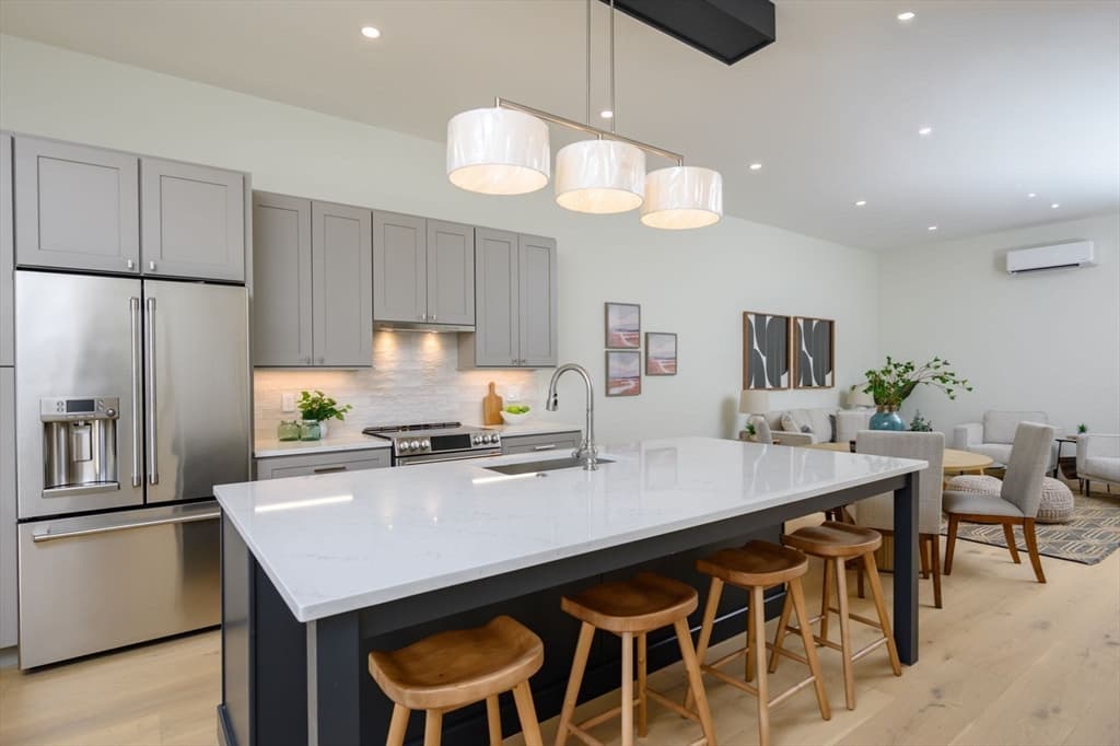 21 Tanglewood Road # 2, Boston MA 02124