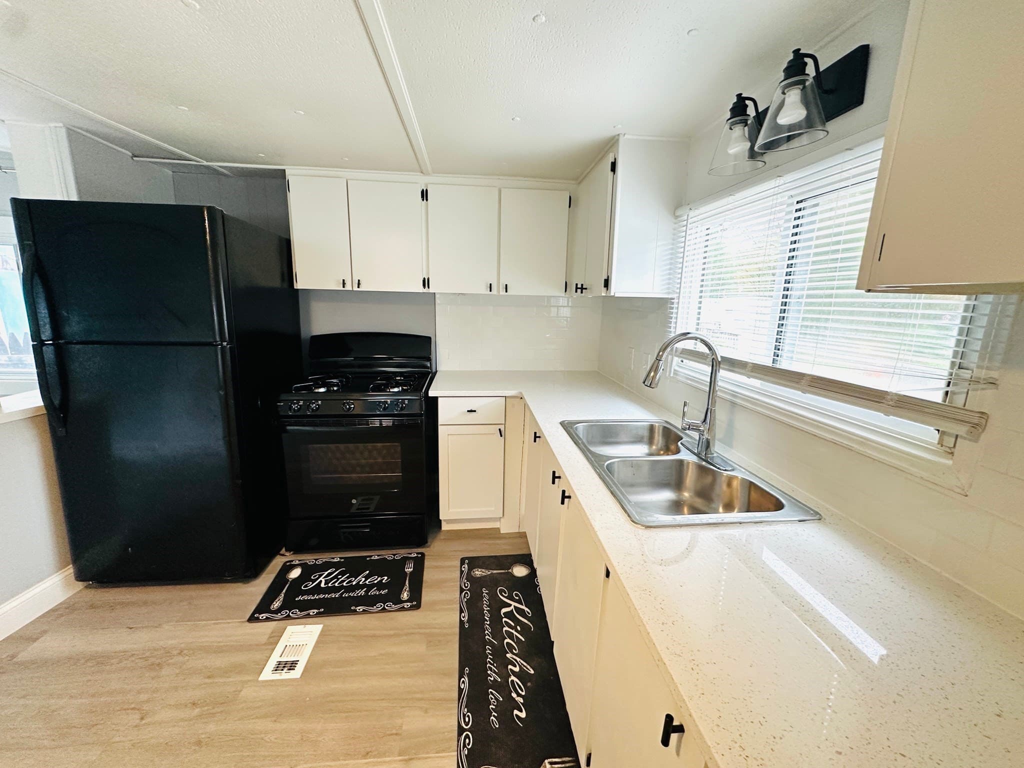 Mobile Home at 1790 Massachusetts Ave # 25A, Lunenburg MA 01462, photo 5 of 20