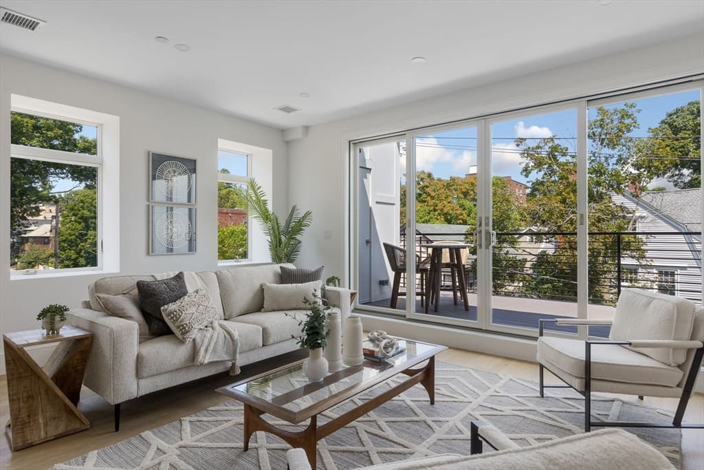 Condominium at 24 Auburn PH, Brookline MA 02446, photo 6 of 23