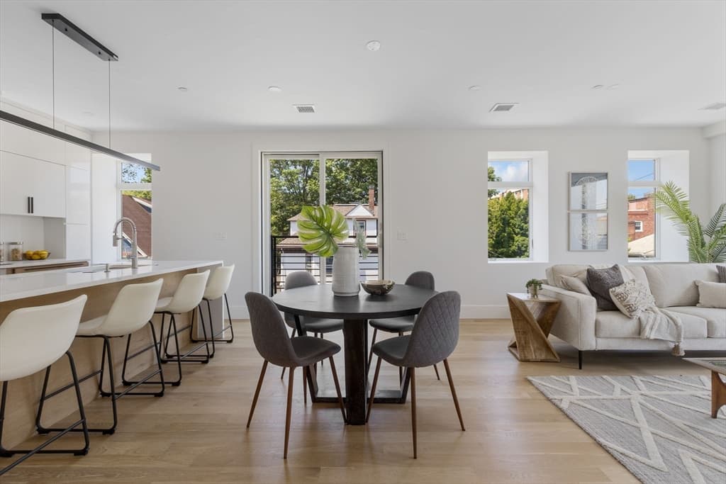Condominium at 24 Auburn PH, Brookline MA 02446, photo 9 of 23