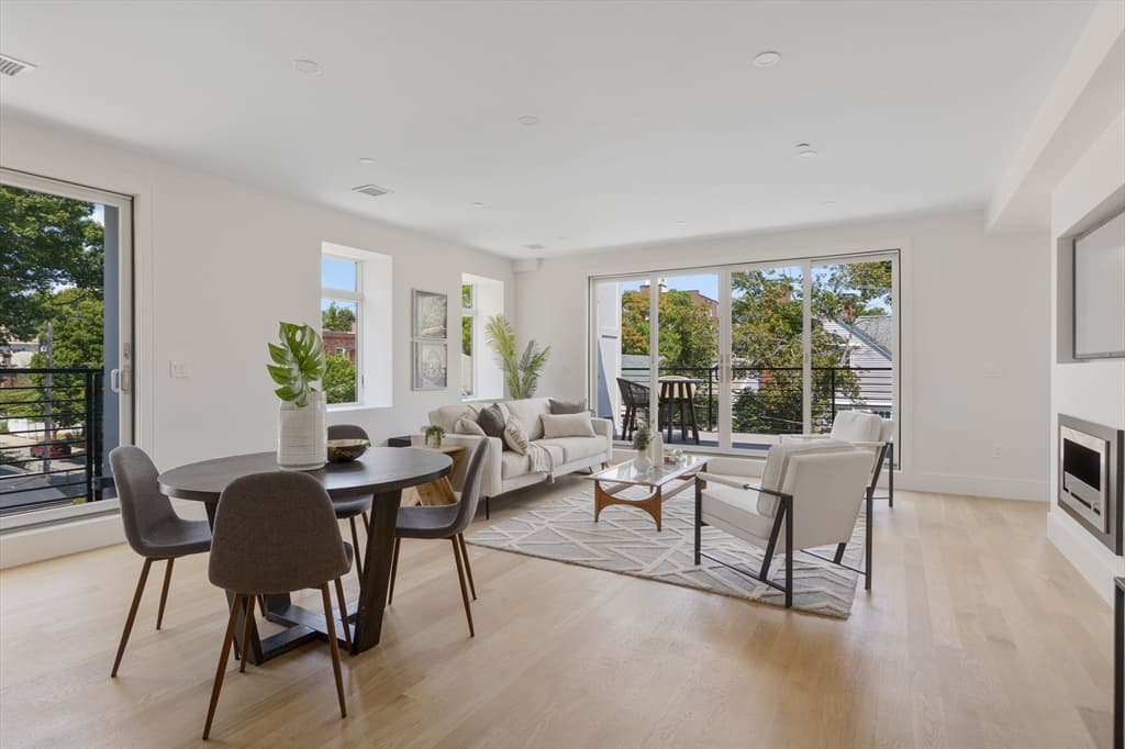 Condominium at 24 Auburn PH, Brookline MA 02446, photo 10 of 23