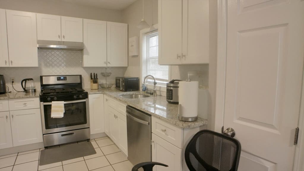 Single Family Residence at 46 Cottage Street, Wilmington MA 01887, photo 7 of 25