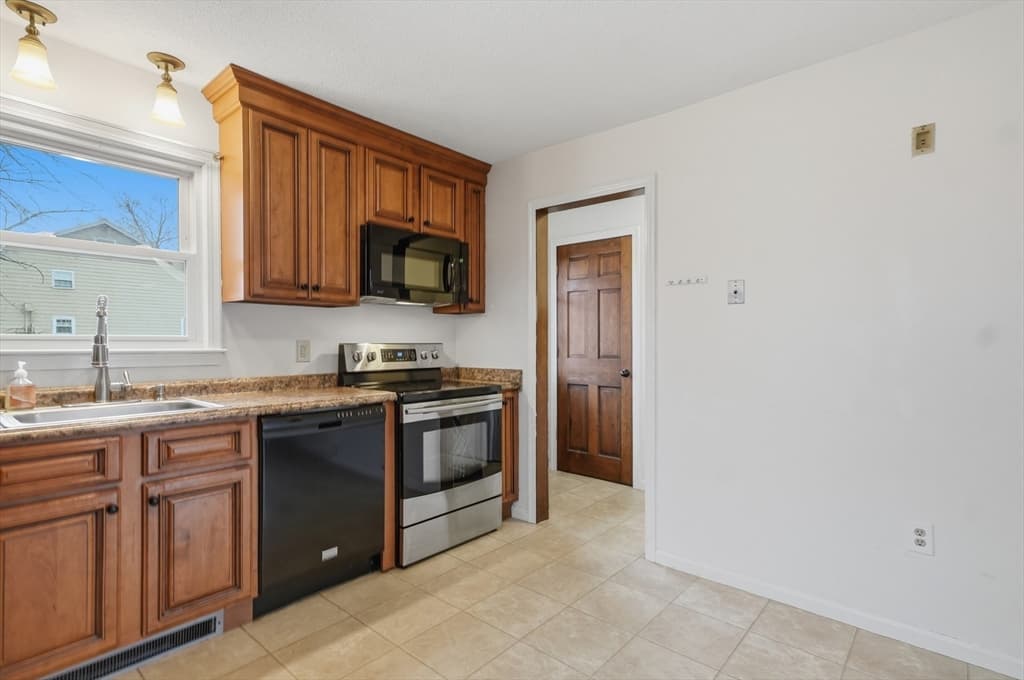 179 Pleasant Valley Street # F, Methuen MA 01844 photo 11