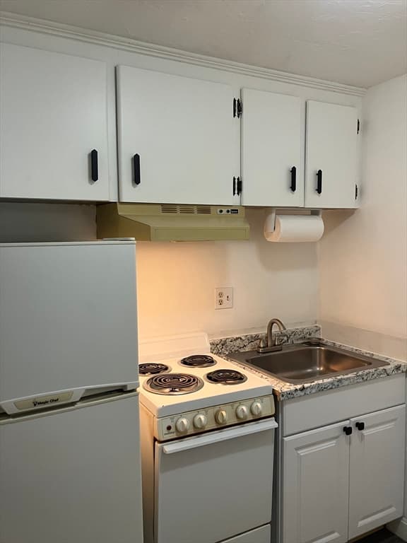 Condominium at 135 Grove Street # 115, Rockland MA 02370, Rockland, photo 5 of 10