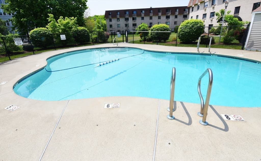 Condominium at 135 Grove Street # 115, Rockland MA 02370, Rockland, photo 9 of 10