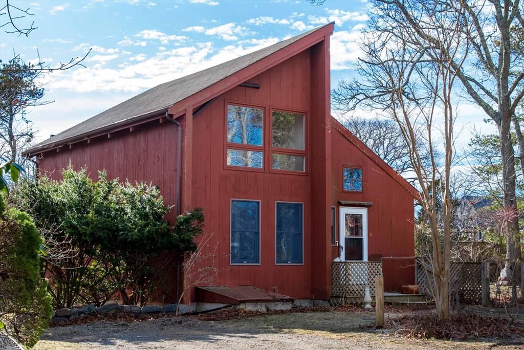17 Chapman La, Edgartown MA 02539