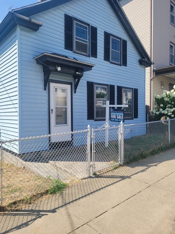 Single Family Residence at 90 Tremont St, Fall River MA 02720, photo 2 of 16