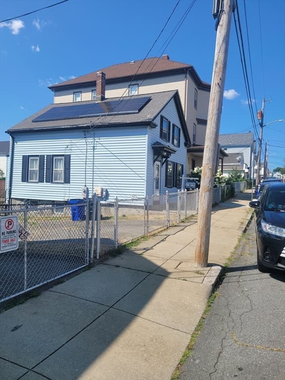 90 Tremont St, Fall River MA 02720