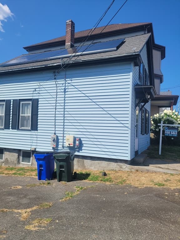 Single Family Residence at 90 Tremont St, Fall River MA 02720, photo 5 of 16