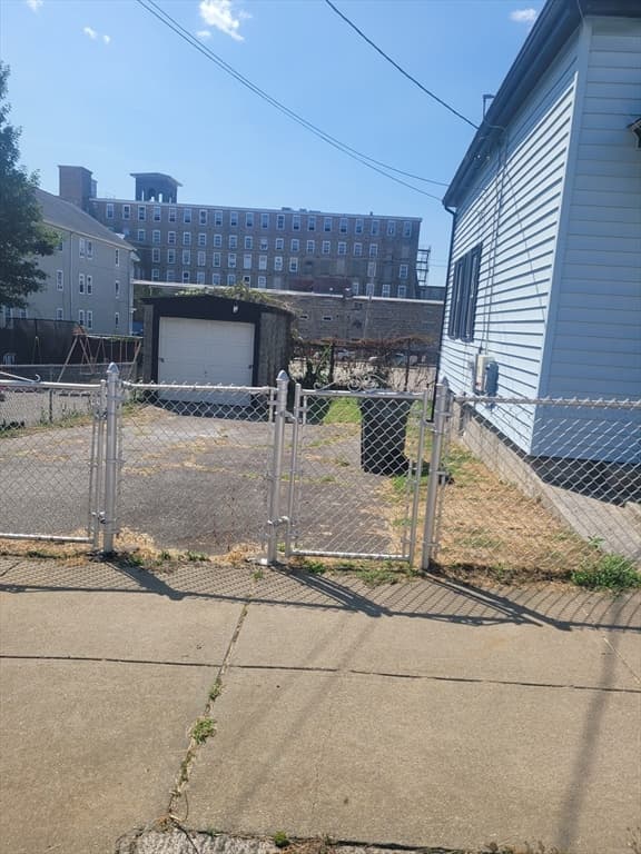 Single Family Residence at 90 Tremont St, Fall River MA 02720, photo 4 of 16