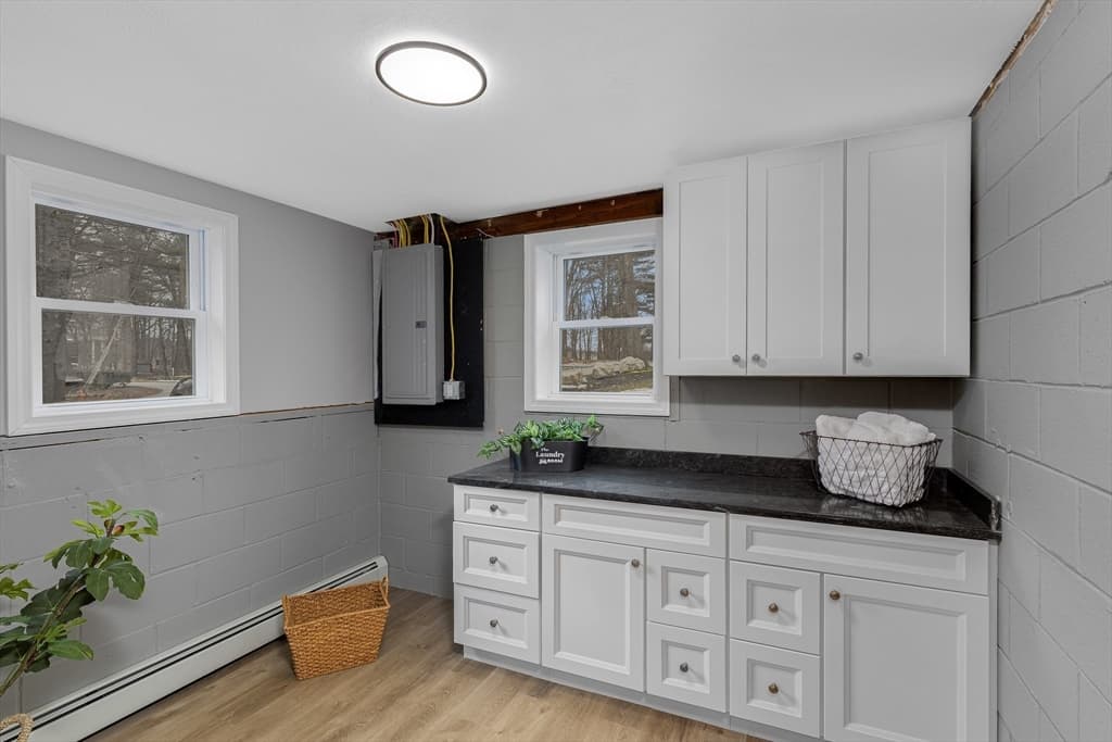Single Family Residence at 7 Trues Pkwy, Sandown NH 03873, Sandown, photo 6 of 23