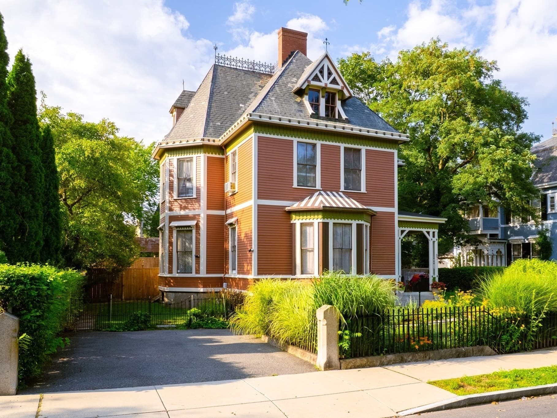 Single Family Residence at 97 Madison St, New Bedford MA 02740, New Bedford, photo 2 of 41