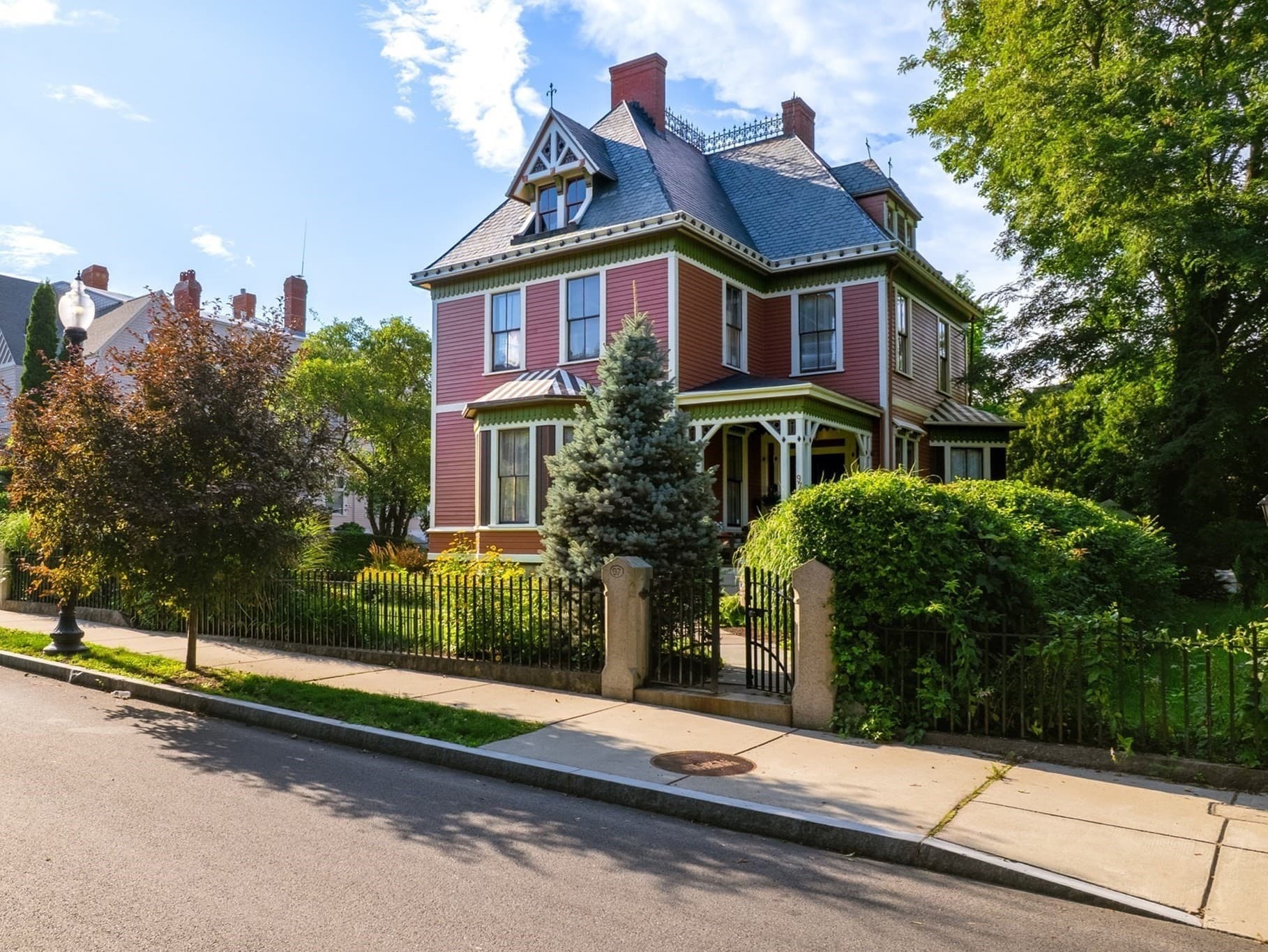 Single Family Residence at 97 Madison St, New Bedford MA 02740, New Bedford, photo 4 of 41