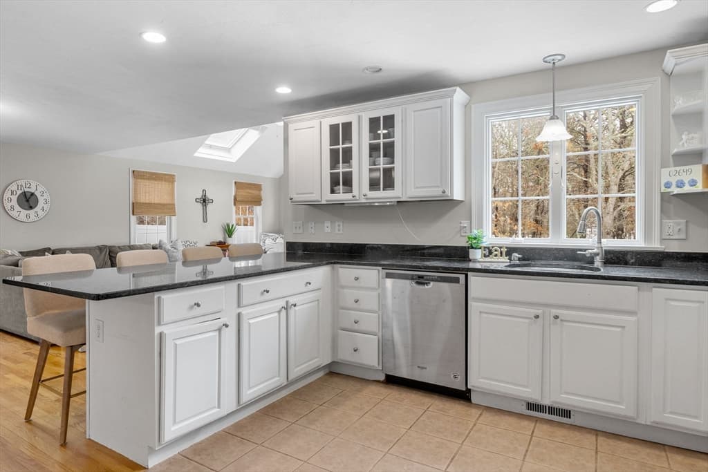 Single Family Residence at 1 Anthonys Way, Mashpee MA 02649, photo 6 of 42