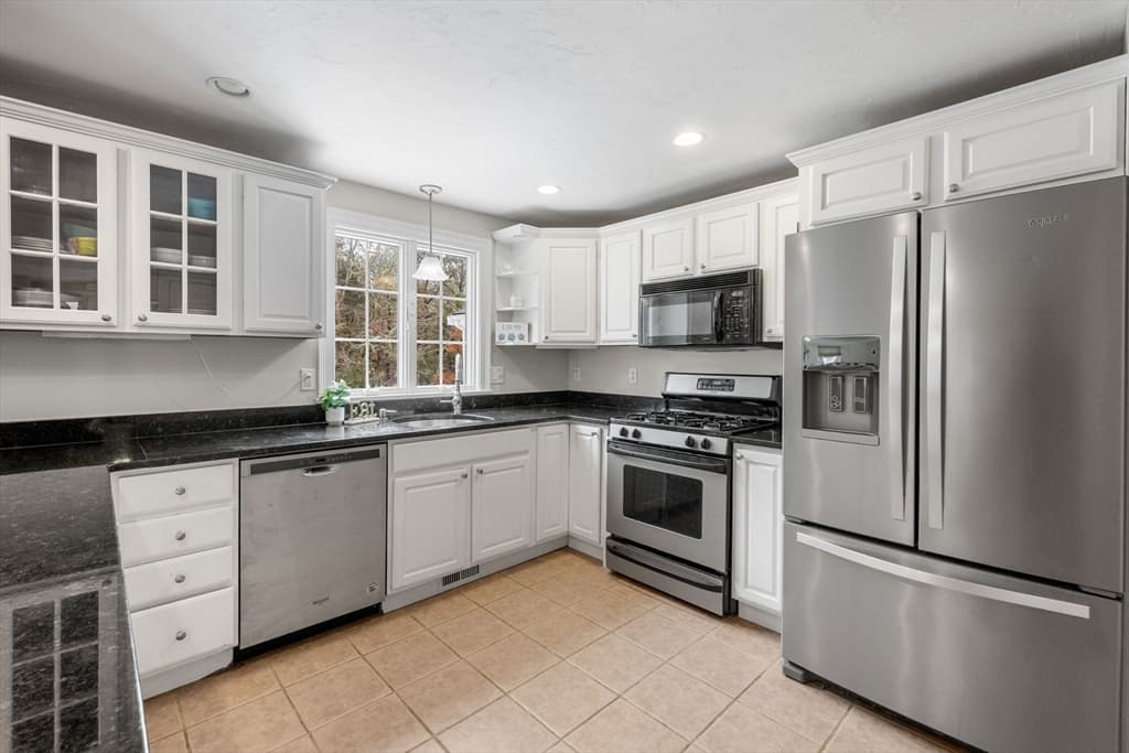 Single Family Residence at 1 Anthonys Way, Mashpee MA 02649, photo 7 of 42
