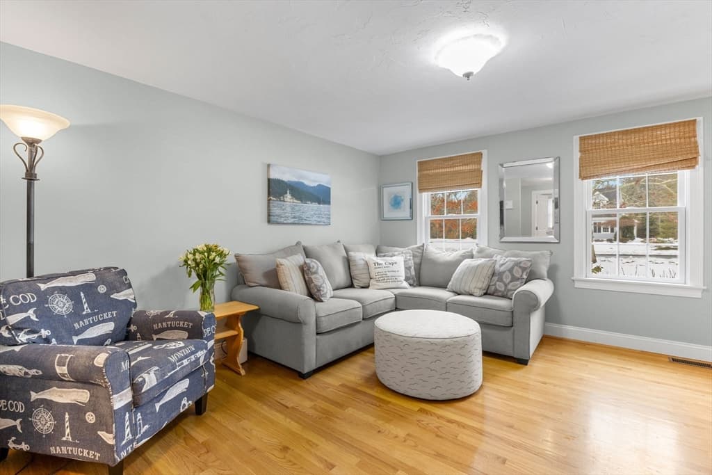 Single Family Residence at 1 Anthonys Way, Mashpee MA 02649, photo 5 of 42